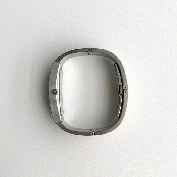 Vintage GUCCI 2400S Watch - Picture 3 of 6